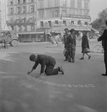 photographie - MNATP. Enquête sur Robert Eberlé, dessinateur sur trottoirs, par Pierre Soulier (1945-1956)