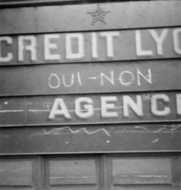 photographie - Référendum des 20-21 octobre 1945. Graffiti oui - non carrefour de l'Odéon