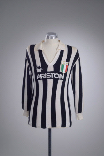 maillot de sport - Maillot porté par Michel Platini avec l'équipe de la Juventus de Turin lors de la saison de série A 1984-1985